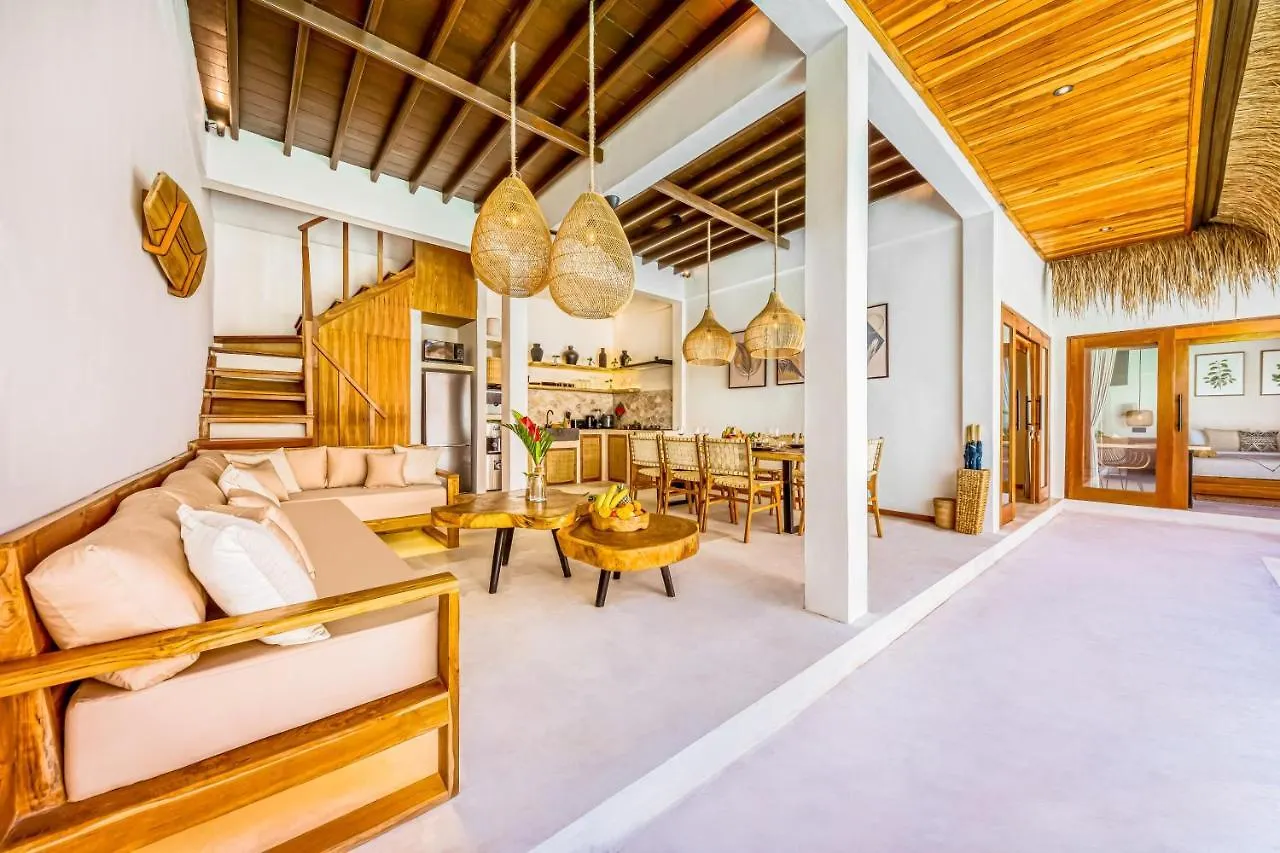 Villa Waikiki - Brand New 4Bdr With Huge Pool Seminyak