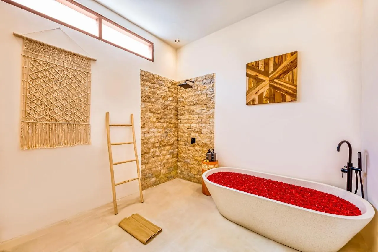 Villa Waikiki - Brand New 4Bdr With Huge Pool Seminyak